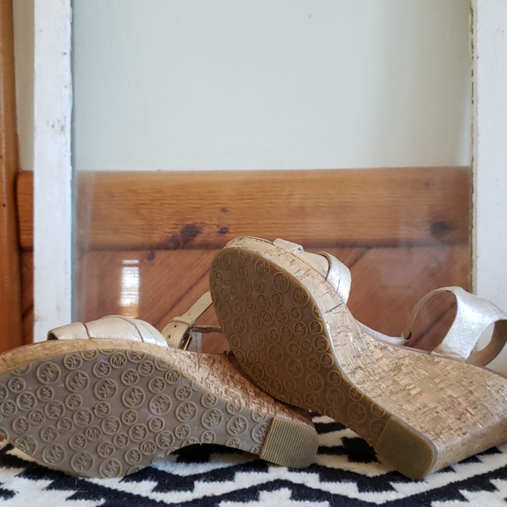 MK Gold T-Strap Wedge Sandal - Picture 7 of 7